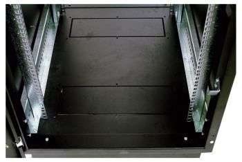 Шкаф, стойка ЦМО Шкаф коммутационный  напольный 18U 600x800мм пер.дв.стекл задн.дв.стал.лист 2 бок.пан. 500кг черный 655мм 56.1кг 180град. 960мм